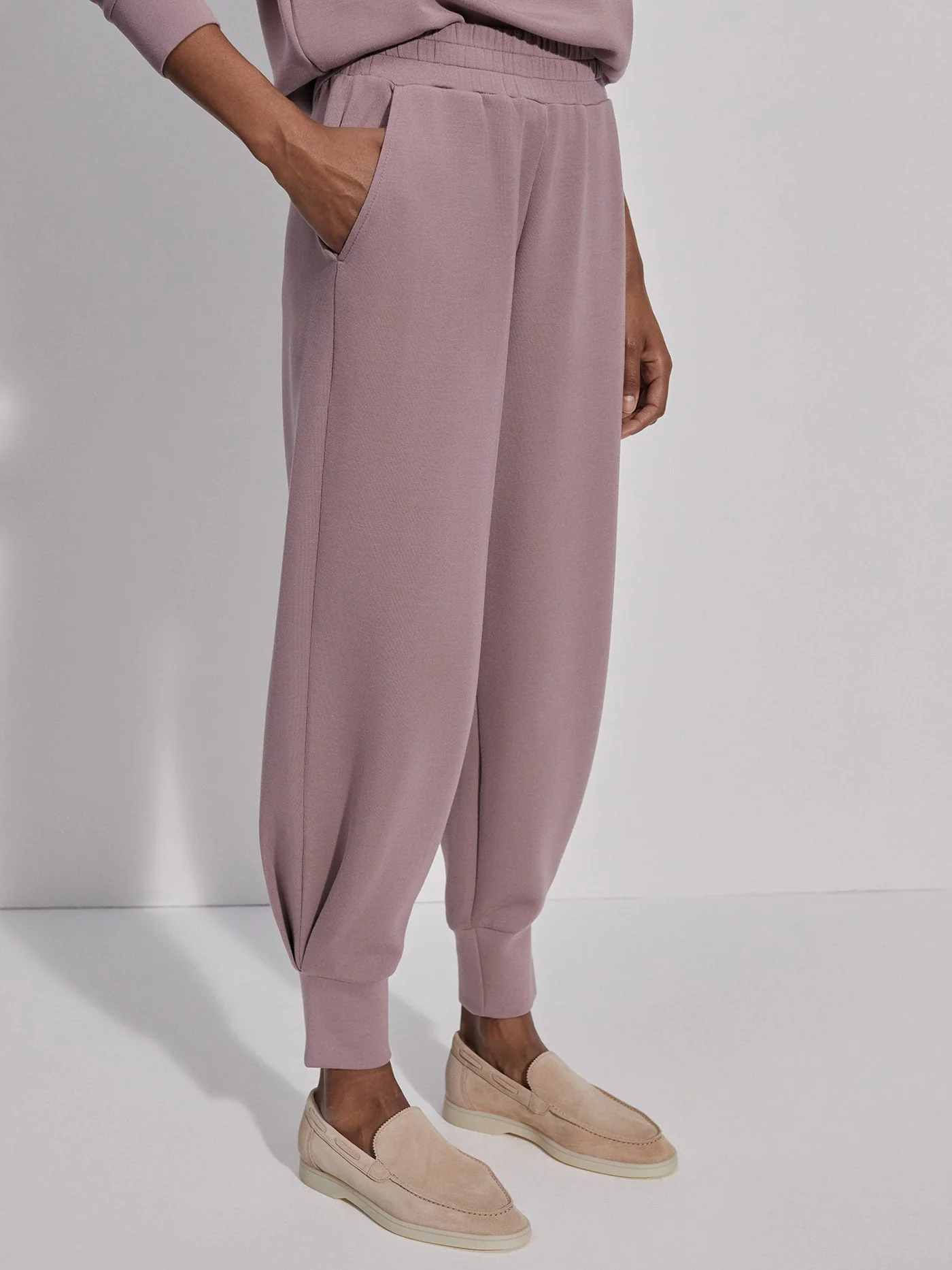 The Relaxed Pant 27.5 6 The Relaxed Pant 27.5