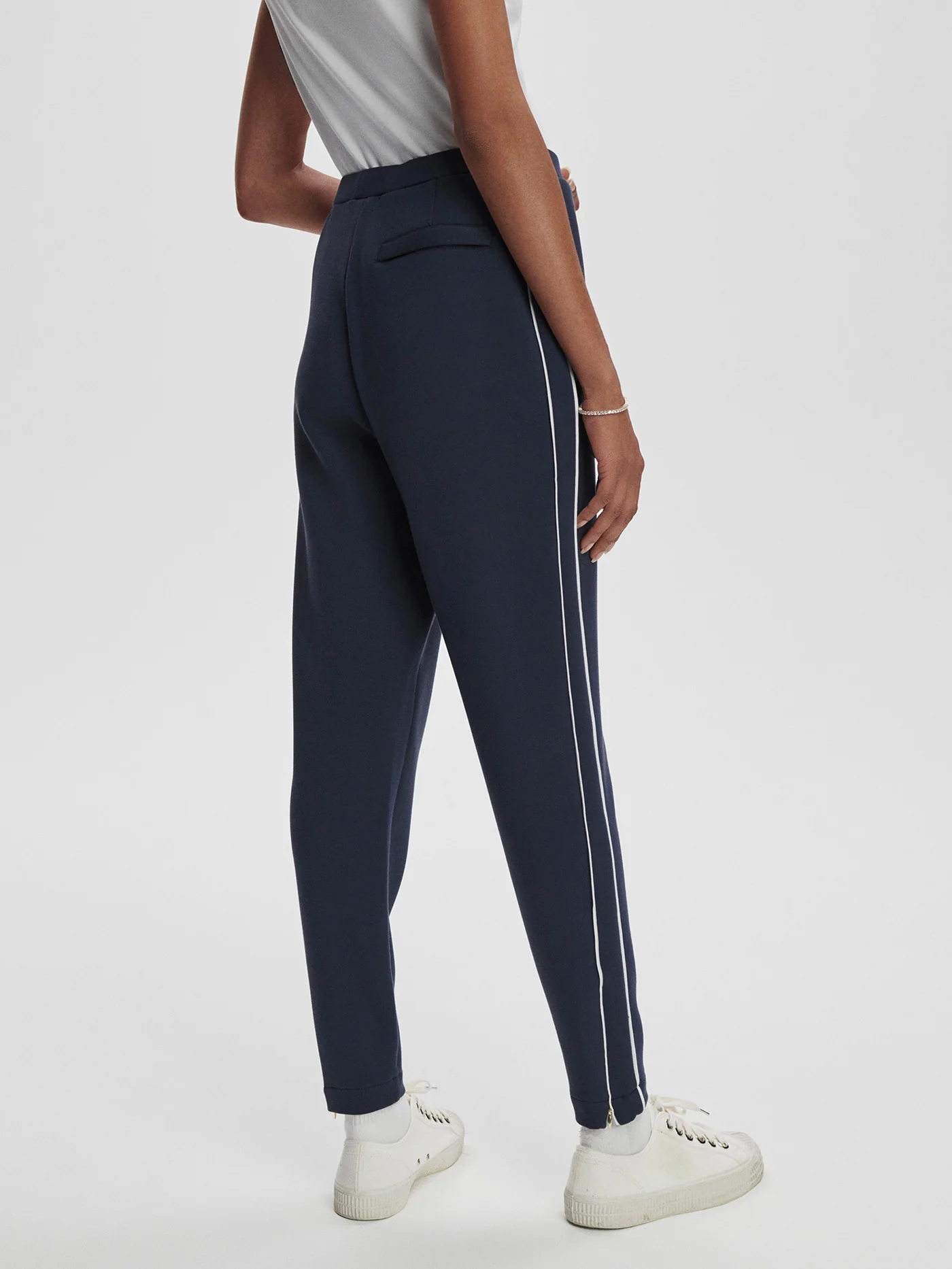 The Slim Piped Pant 27.5 3 The Slim Piped Pant 27.5