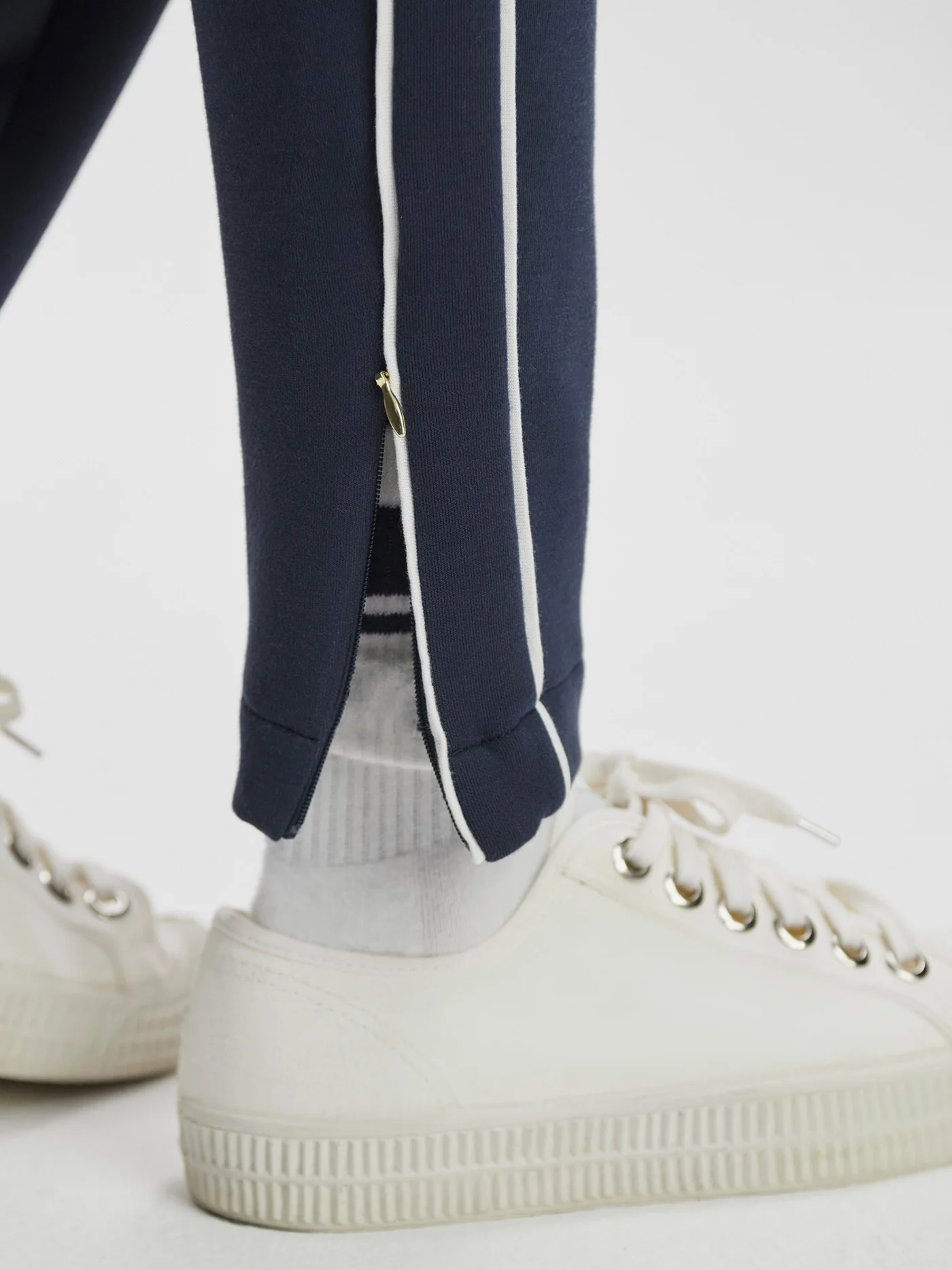 The Slim Piped Pant 27.5 4 The Slim Piped Pant 27.5