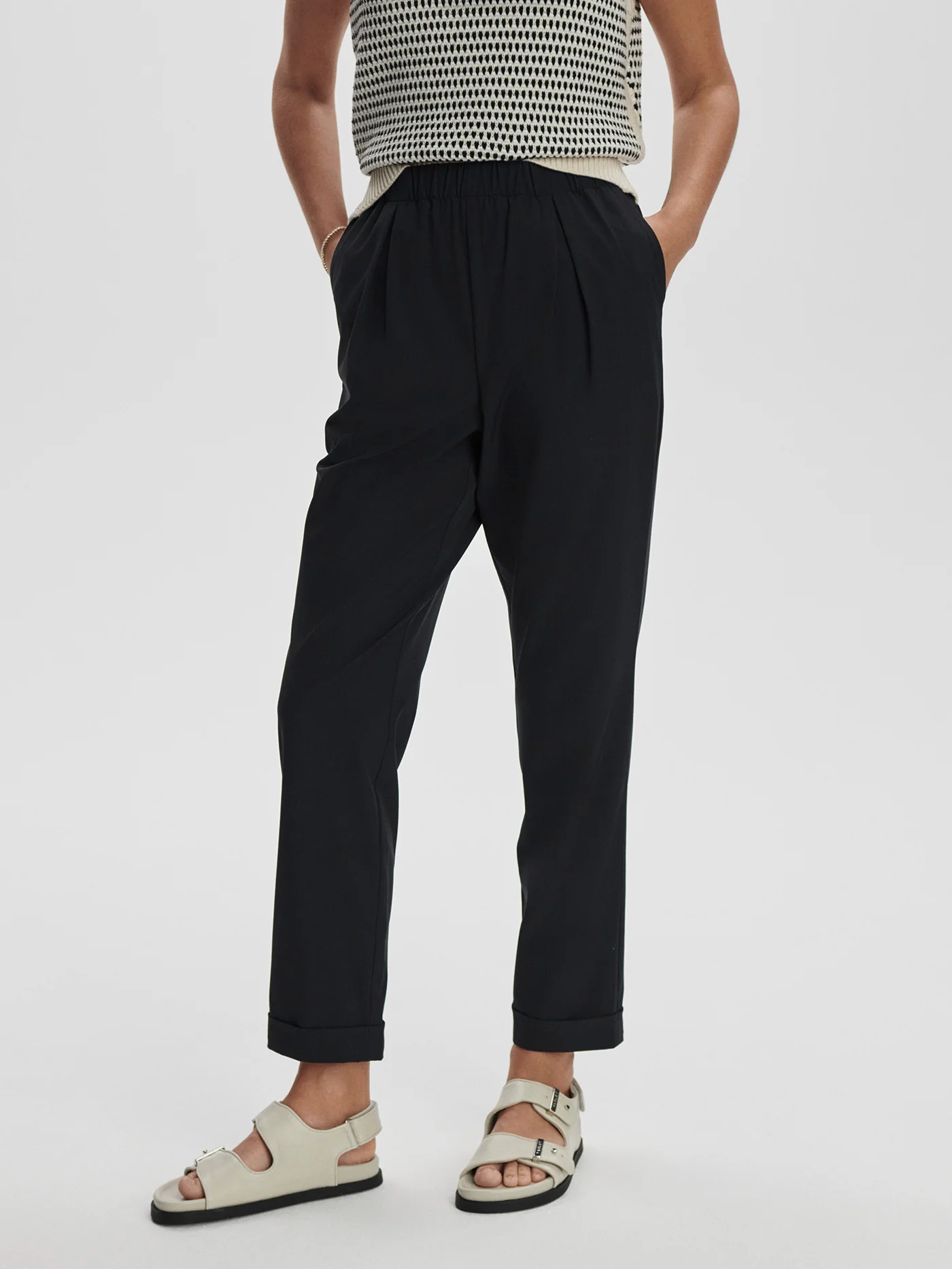Alana Slim Tapered Cuff Pant 27 10 Alana Slim Tapered Cuff Pant 27