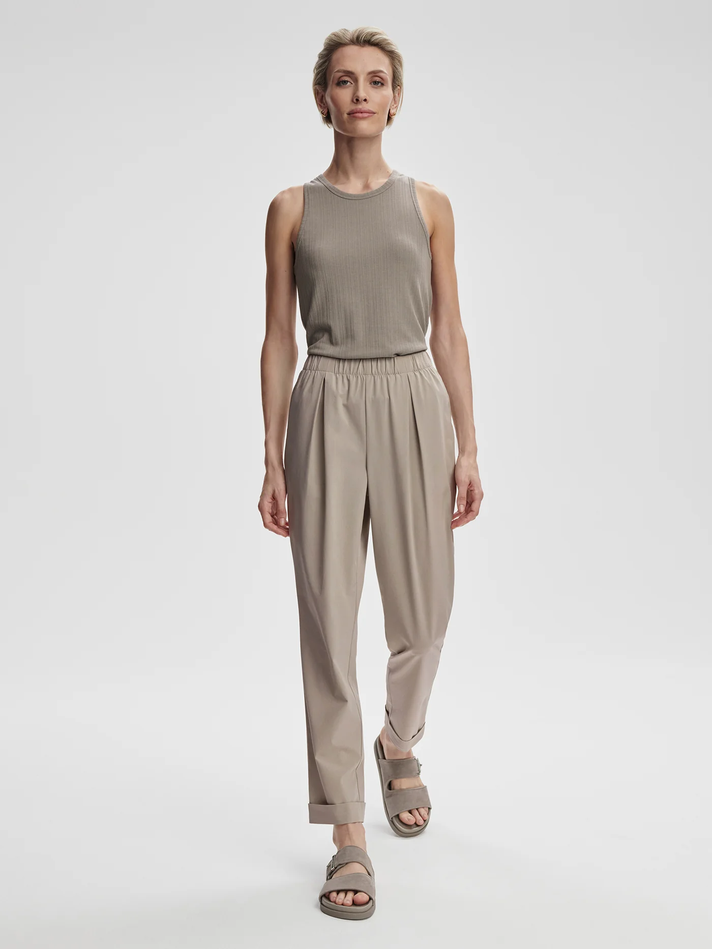 Alana Slim Tapered Cuff Pant 27 27 Alana Slim Tapered Cuff Pant 27