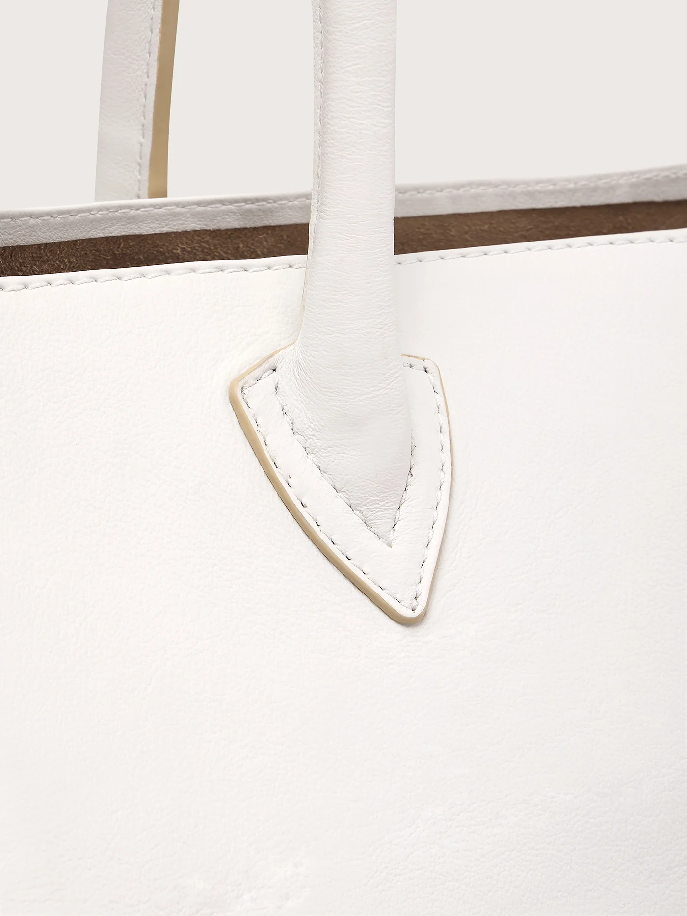 Loene Leather Tote Bag 17 Loene Leather Tote Bag