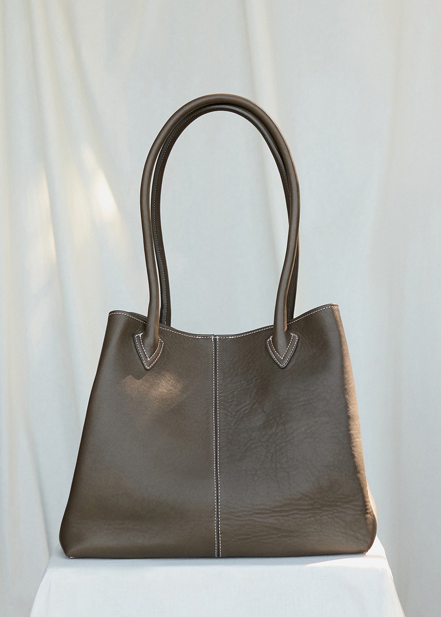 imgi 441 250911 VARLEY STILL LIFE BAGS SH04 118 ckoudt